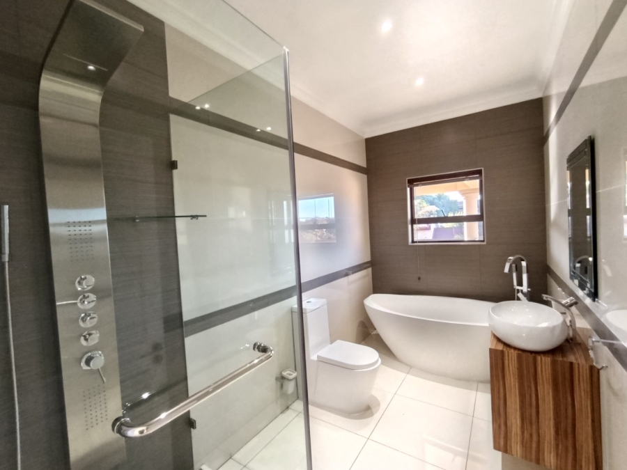 5 Bedroom Property for Sale in Kiepersol Free State